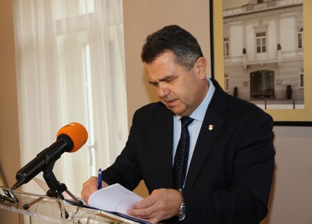 Podpis javnega razpisa. Foto: Duško Benin